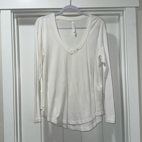The Group by Babaton White V-Neck Tshirt - Picture 1 of 3